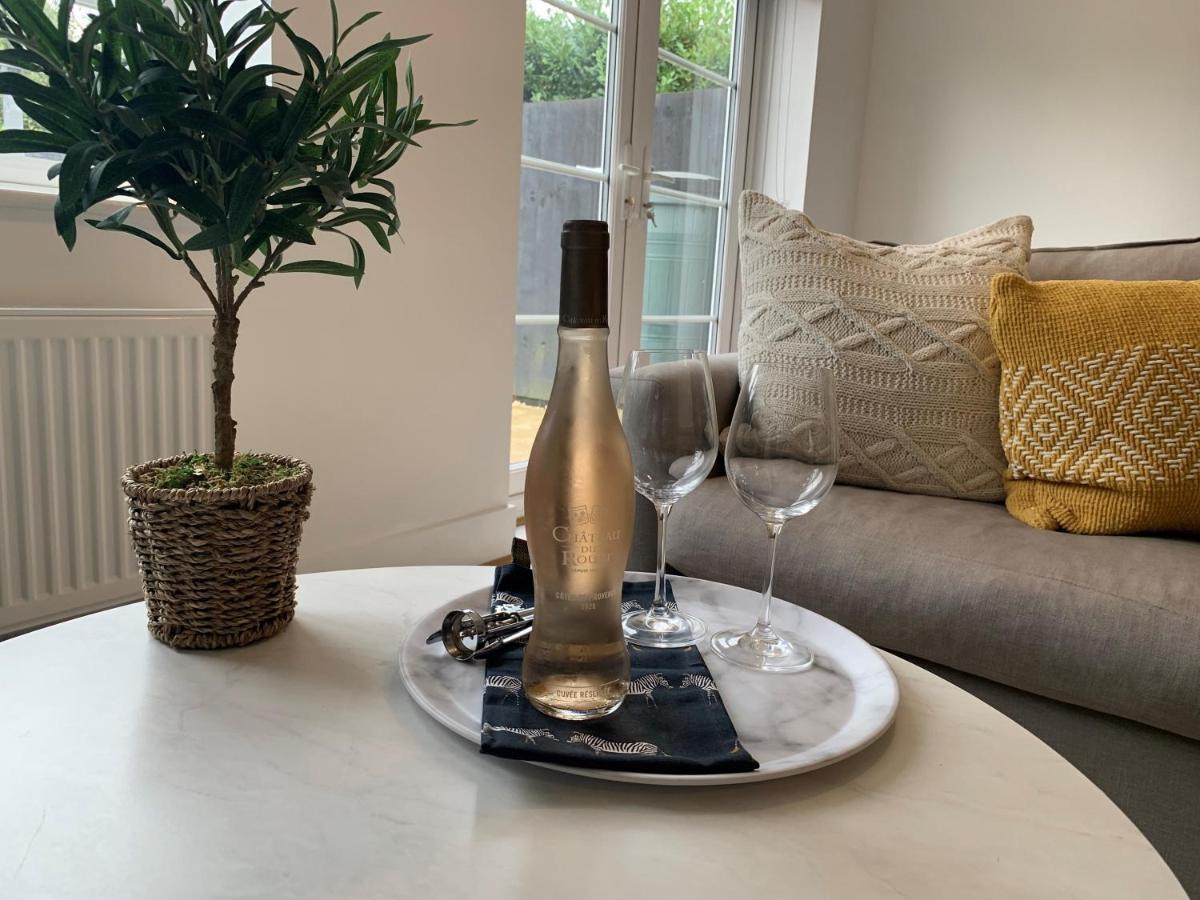 Stylish & Spacious 3 Bed House With 2 Free Car Parking Spaces Villa Appledram Ngoại thất bức ảnh