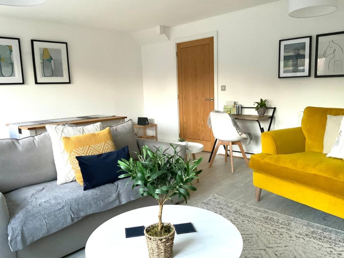 Stylish & Spacious 3 Bed House With 2 Free Car Parking Spaces Villa Appledram Ngoại thất bức ảnh